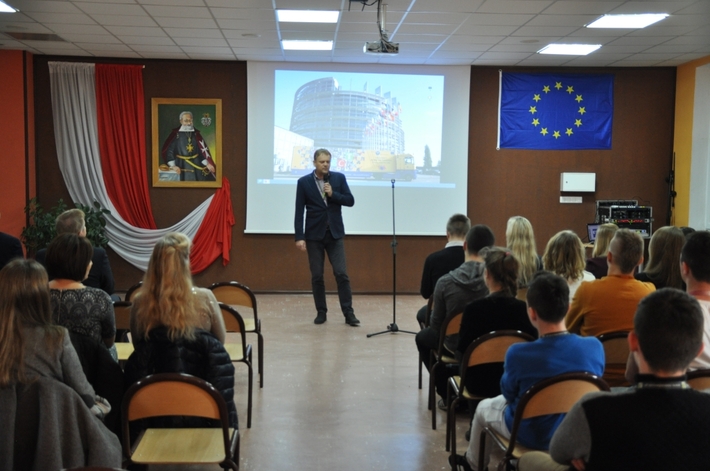 Uczniowie Nowodworka byli w europarlamencie - ZDJĘCIA I FILM