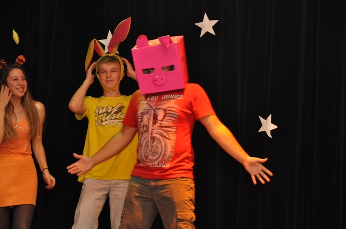 Dzień postaci z bajek śliwickiego gimnazjum - ZDJĘCIA