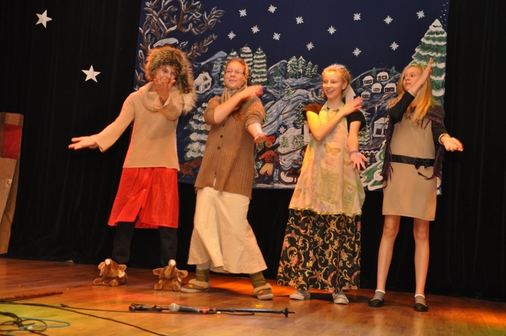 Dzień postaci z bajek śliwickiego gimnazjum - ZDJĘCIA