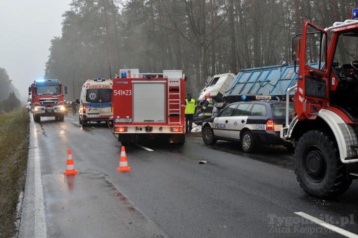 AKTUALIZACJA - Śmiertelny wypadek na drodze Tuchola-Bysław - ZDJĘCIA