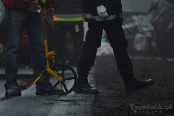 AKTUALIZACJA - Śmiertelny wypadek na drodze Tuchola-Bysław - ZDJĘCIA