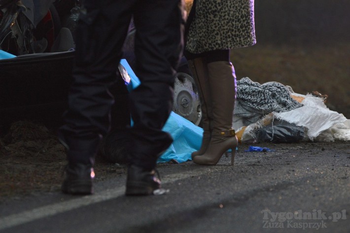 AKTUALIZACJA - Śmiertelny wypadek na drodze Tuchola-Bysław - ZDJĘCIA