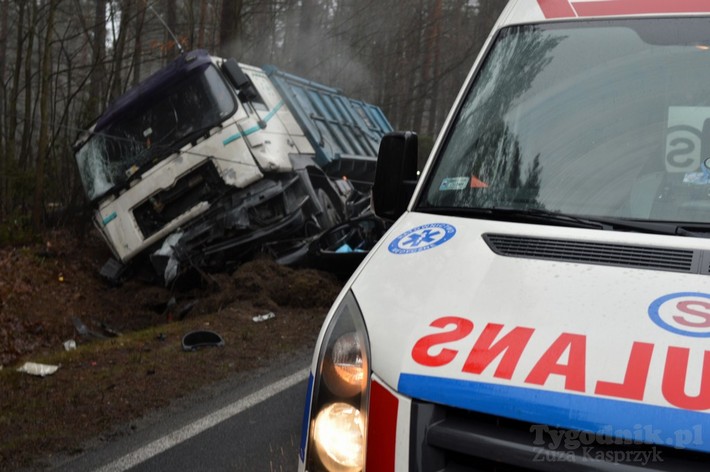 AKTUALIZACJA - Śmiertelny wypadek na drodze Tuchola-Bysław - ZDJĘCIA