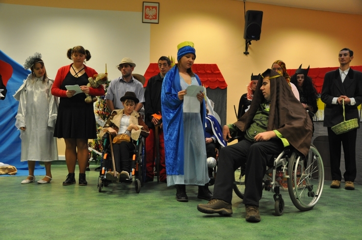 Tuchola: Gwiazdor odwiedził niepełnosprawnych - ZDJĘCIA