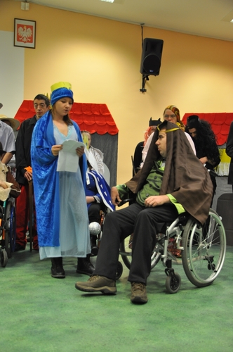 Tuchola: Gwiazdor odwiedził niepełnosprawnych - ZDJĘCIA