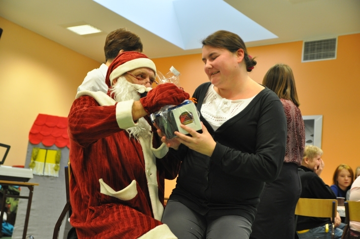 Tuchola: Gwiazdor odwiedził niepełnosprawnych - ZDJĘCIA