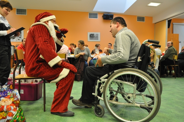 Tuchola: Gwiazdor odwiedził niepełnosprawnych - ZDJĘCIA