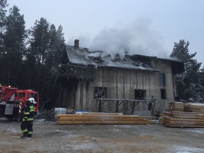 Gmina Tuchola: Pożar w tartaku w Legbądzie - ZDJĘCIA