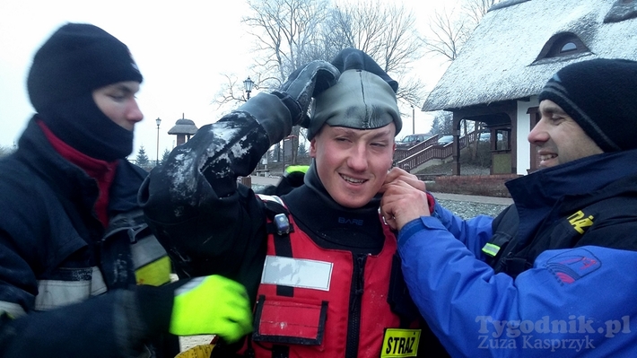 Cekcyn: Ćwiczenia z ratownictwa lodowego - FILM i ZDJĘCIA