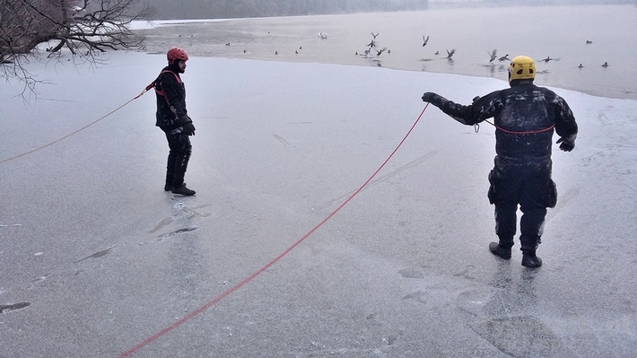 Cekcyn: Ćwiczenia z ratownictwa lodowego - FILM i ZDJĘCIA