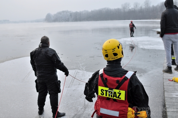 Cekcyn: Ćwiczenia z ratownictwa lodowego - FILM i ZDJĘCIA