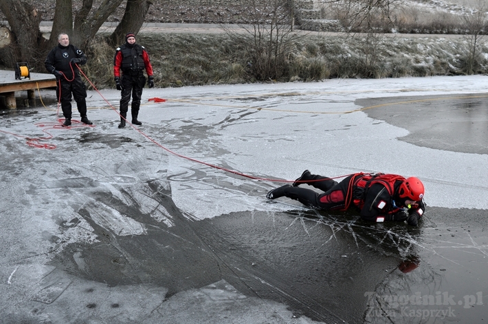 Cekcyn: Ćwiczenia z ratownictwa lodowego - FILM i ZDJĘCIA