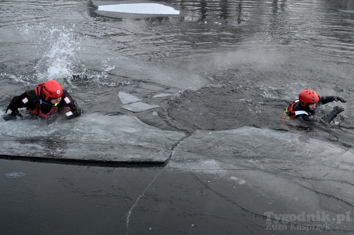 Cekcyn: Ćwiczenia z ratownictwa lodowego - FILM i ZDJĘCIA
