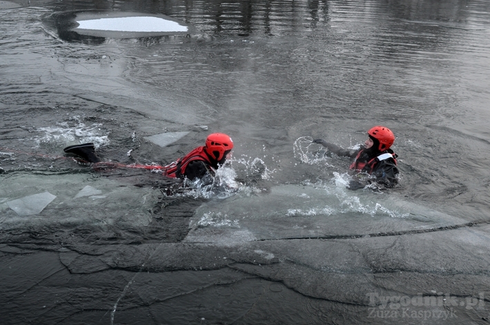 Cekcyn: Ćwiczenia z ratownictwa lodowego - FILM i ZDJĘCIA