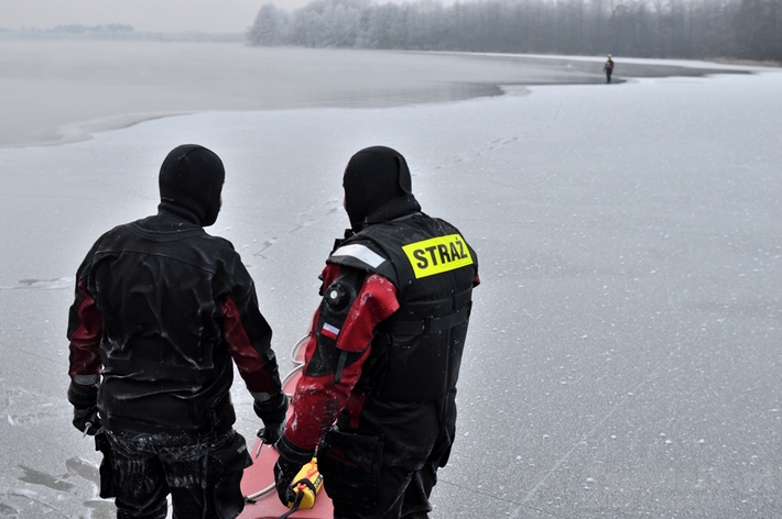 Cekcyn: Ćwiczenia z ratownictwa lodowego - FILM i ZDJĘCIA