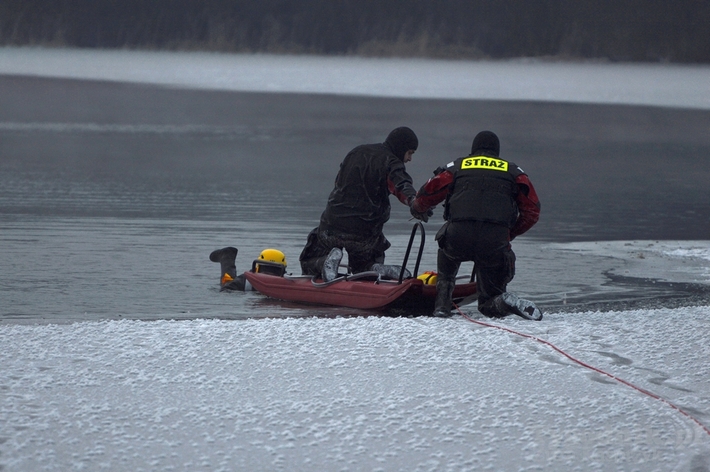 Cekcyn: Ćwiczenia z ratownictwa lodowego - FILM i ZDJĘCIA