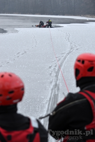 Cekcyn: Ćwiczenia z ratownictwa lodowego - FILM i ZDJĘCIA
