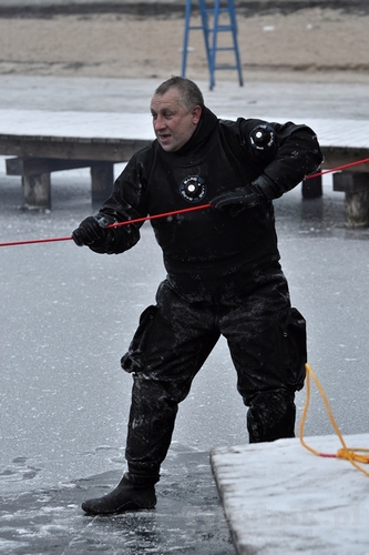 Cekcyn: Ćwiczenia z ratownictwa lodowego - FILM i ZDJĘCIA