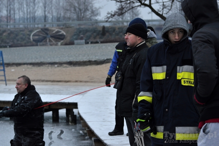 Cekcyn: Ćwiczenia z ratownictwa lodowego - FILM i ZDJĘCIA