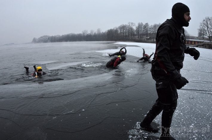 Cekcyn: Ćwiczenia z ratownictwa lodowego - FILM i ZDJĘCIA