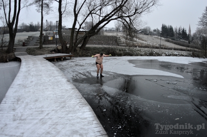 Cekcyn: Ćwiczenia z ratownictwa lodowego - FILM i ZDJĘCIA