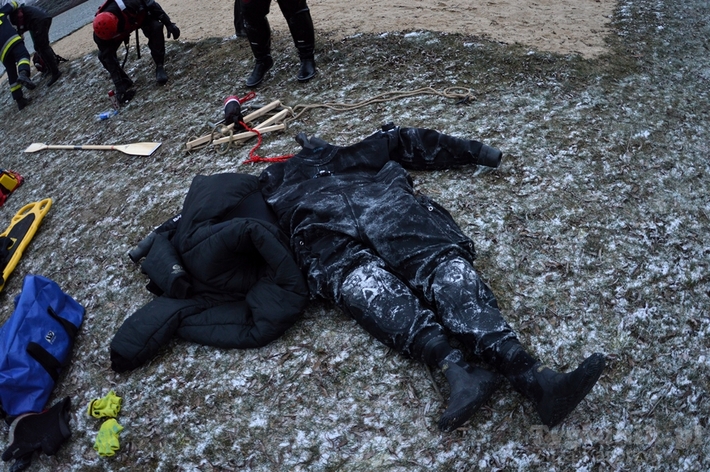 Cekcyn: Ćwiczenia z ratownictwa lodowego - FILM i ZDJĘCIA