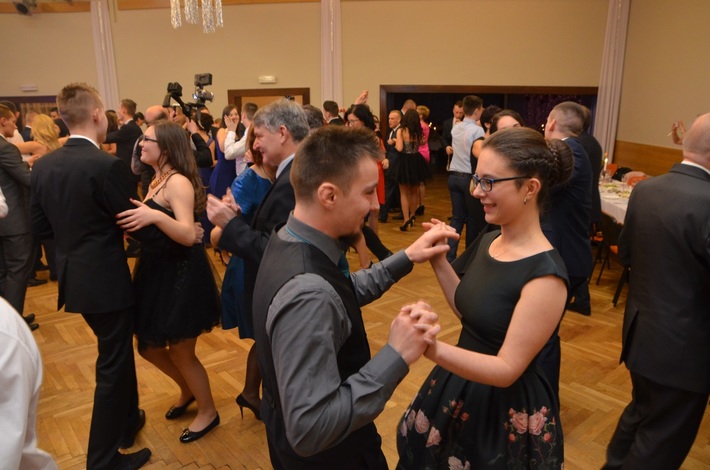 Tuchola: Studniówka ZSLiA i TSR - ZDJĘCIA cz. 2