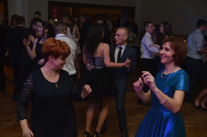 Tuchola: Studniówka ZSLiA i TSR - ZDJĘCIA cz. 2