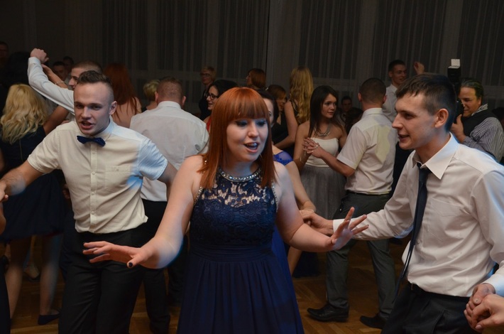 Tuchola: Studniówka ZSLiA i TSR - ZDJĘCIA cz. 2