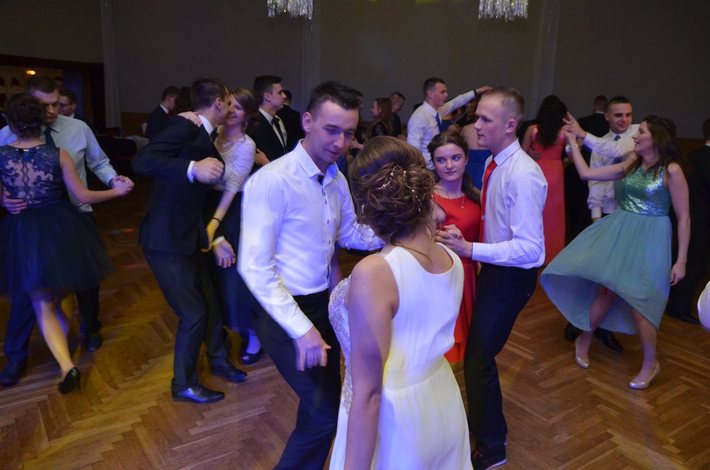 Tuchola: Studniówka w ZSLiT - ZDJĘCIA cz. 2