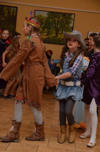 Raciąż: Karnawałowe szaleństwa na parkiecie - ZDJĘCIA