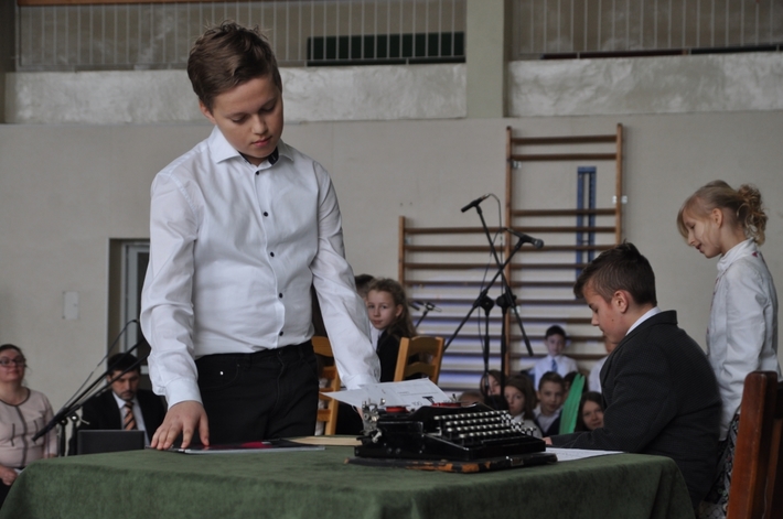 Gmina Śliwice: Uczniowie wspominali ks. Erharda Staniszewskiego - ZDJĘCIA