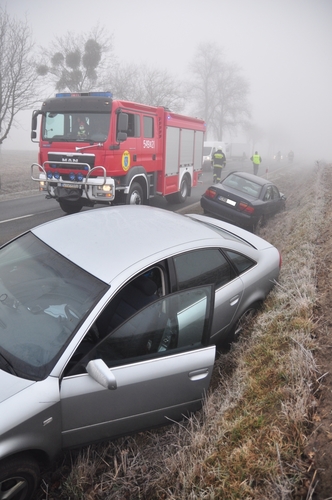 Bysław: Karambol 8 samochodów na DW 240! Było bardzo ślisko - ZDJĘCIA