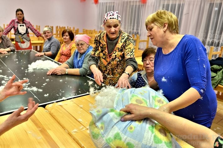 Babskie sprawy - darcie pierza - ZDJĘCIA