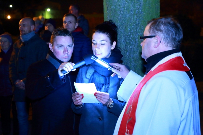 Tłumy na drodze krzyżowej w Tucholi - ZDJĘCIA