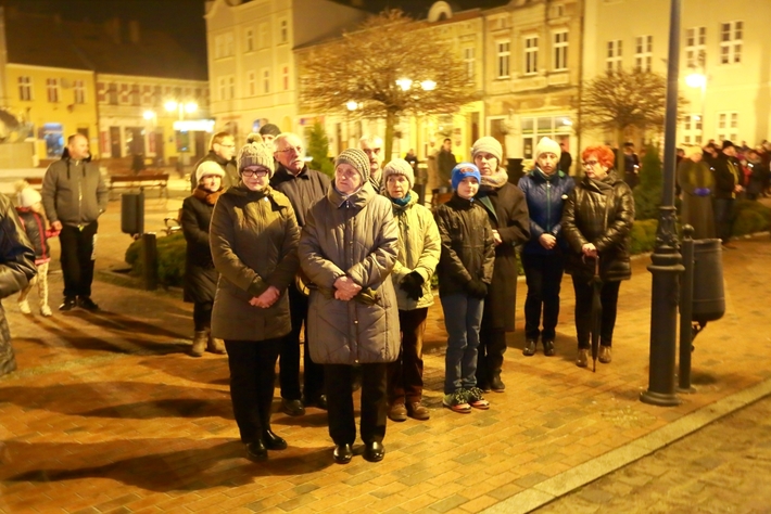 Tłumy na drodze krzyżowej w Tucholi - ZDJĘCIA