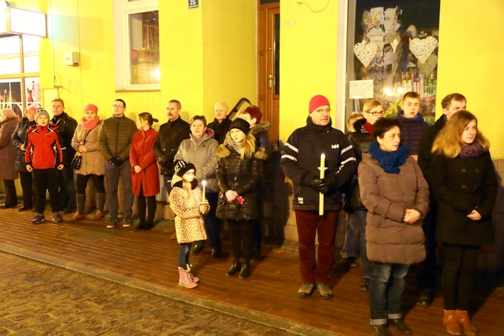 Tłumy na drodze krzyżowej w Tucholi - ZDJĘCIA
