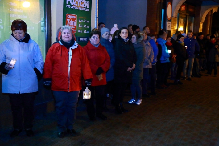 Tłumy na drodze krzyżowej w Tucholi - ZDJĘCIA