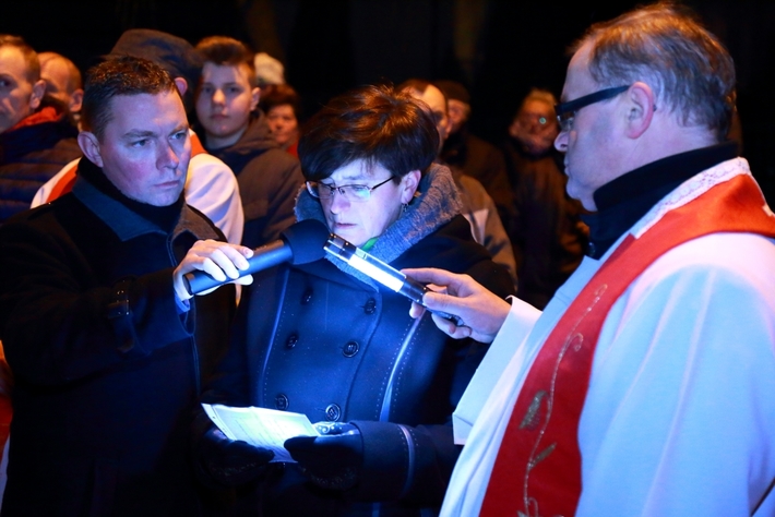 Tłumy na drodze krzyżowej w Tucholi - ZDJĘCIA