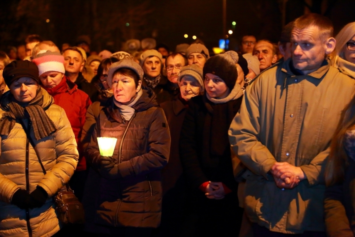 Tłumy na drodze krzyżowej w Tucholi - ZDJĘCIA