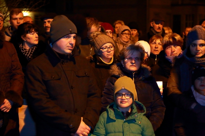 Tłumy na drodze krzyżowej w Tucholi - ZDJĘCIA
