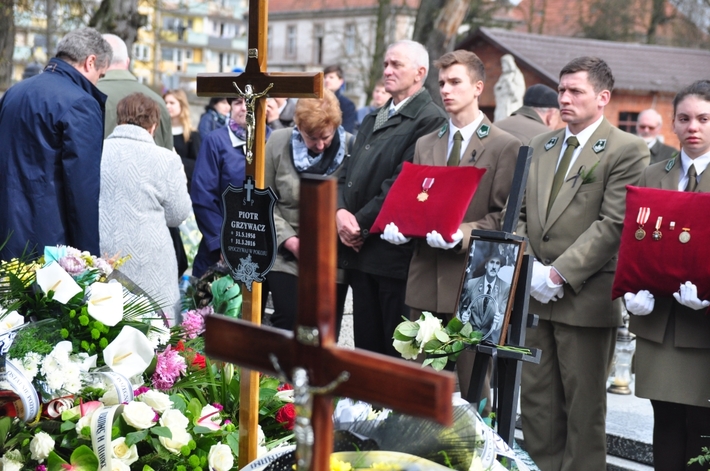 Tuchola: Pogrzeb Piotra Grzywacza - ZDJĘCIA