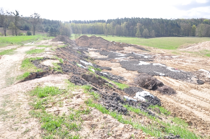 Lubiewo,Bysław: Jak komunalka odpad z oczyszczalni wywiozła... ZDJĘCIA