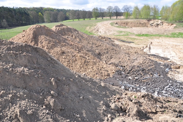 Lubiewo,Bysław: Jak komunalka odpad z oczyszczalni wywiozła... ZDJĘCIA