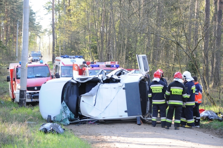 Prowadziła po alkoholu. Dwie osoby zginęły w wypadku koło Klocka - ZDJĘCIA