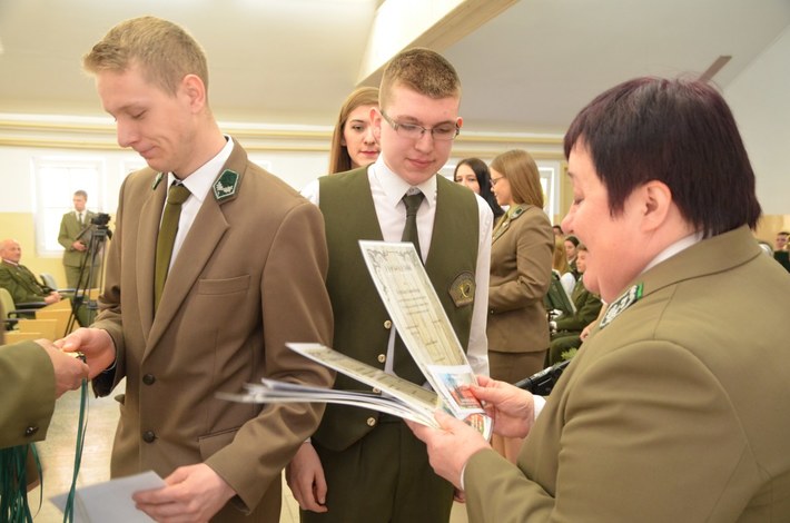 Tuchola: Pożegnanie absolwentów w Leśniku - ZDJĘCIA