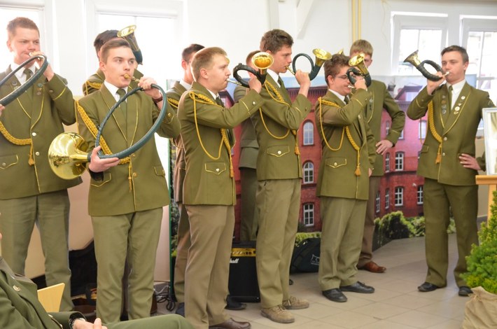 Tuchola: Pożegnanie absolwentów w Leśniku - ZDJĘCIA