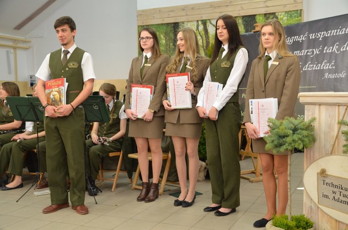 Tuchola: Pożegnanie absolwentów w Leśniku - ZDJĘCIA