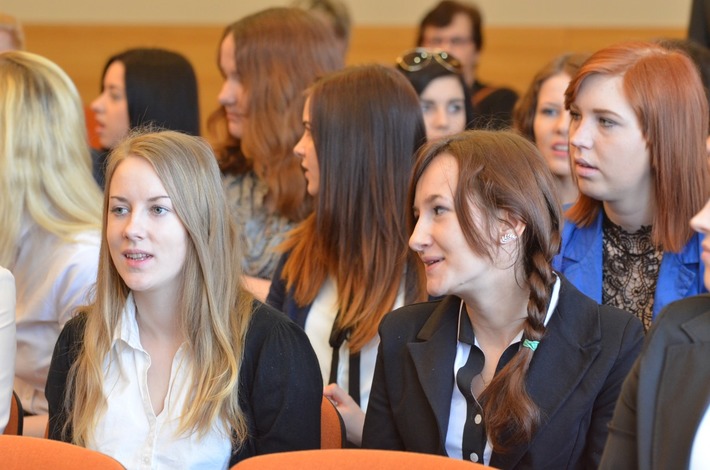 Tuchola: ZSLiA ze świadectwami w ręku - ZDJĘCIA