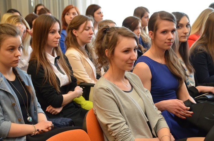 Tuchola: ZSLiA ze świadectwami w ręku - ZDJĘCIA